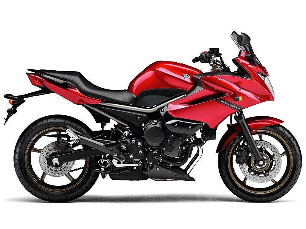 YAMAHA XJ6-N 2009 600 cm3 | moto roadster | 10 907 km 