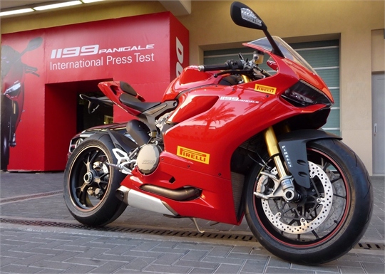 „ANGRIFF AUF DEN ASPHALT“ Der DIABLO SUPERCORSA SP für die PANIGALE 1199