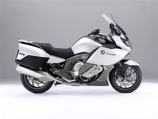 Vorfreude auf den Motorrad-Saisonstart: BMW Motorrad präsentiert Neuheiten auf der IMOT 2011. 