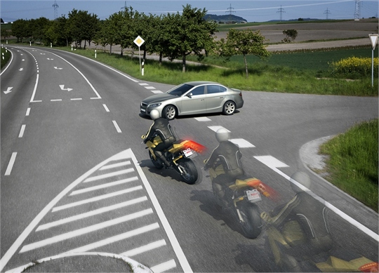 Bosch entwickelt eigenständige ABS-Systeme für Motorräder
