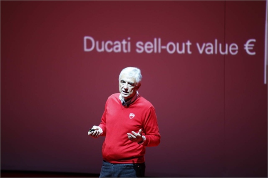 EICMA 2011 eindrücke aus der Präsentation von Ducati 