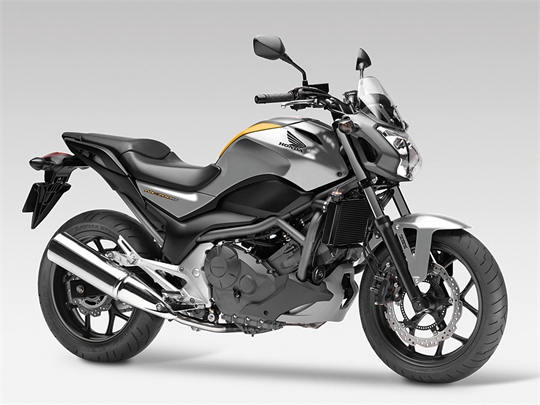 Honda stellt heute auf der EICMA ihr Neues Einsteiger Nakedbike „NC700S“ vor.
