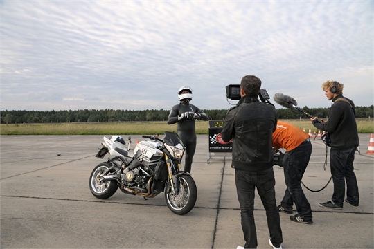 „Mr. Hayabusa“ stellt Geschwindigkeitsrrekord für Naked Bikes auf