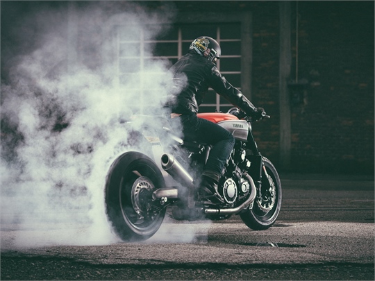 JvB-moto feiert 30 Jahre VMAX mit der Yard Built „INFRARED“