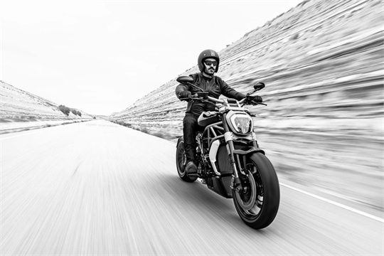 EICMA 2015: Die Ducati Diavel lernt das Cruisen