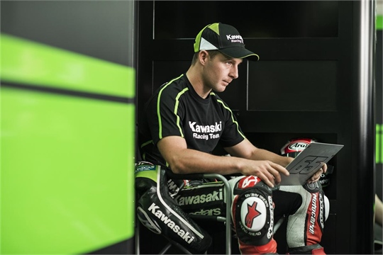 Neue Kawasaki Racing Team und Tom Sykes Kollektion