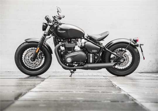 Zwei britischen Schönheiten: Bonneville Bobber Black und Bonneville Speedmaster