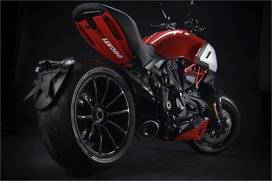 Das Ducati Performance-Zubehör unterstreicht die starke Persönlichkeit der Diavel 1260 