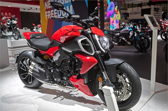 Die Ducati Diavel V4 wird zum "Schönsten Motorrad" der EICMA 2022 gewählt 