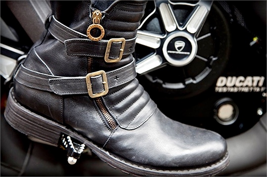 Ducati Stiefel von Fiorentini + Baker 