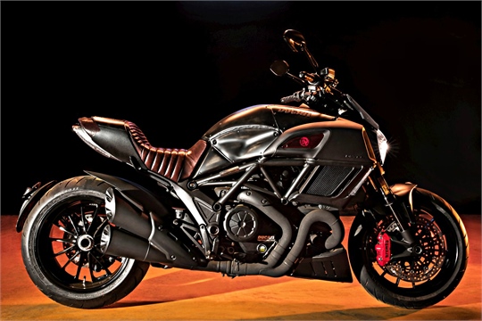 Postapokalyptisches Leder-Bike: die Ducati Diavel Diesel