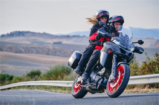 Ducati präsentiert die neue Multistrada V2: Tag für Tag die Freude am Reisen genießen 