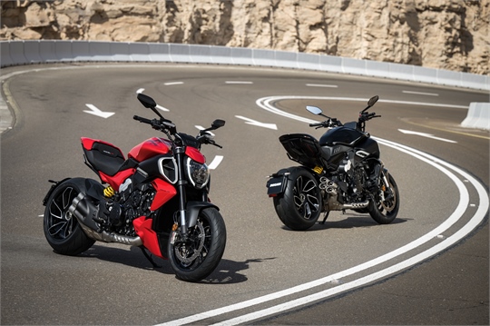 Ducati gewinnt mit der Diavel V4 den renommierten "Red Dot: Best of the Best"-Award 