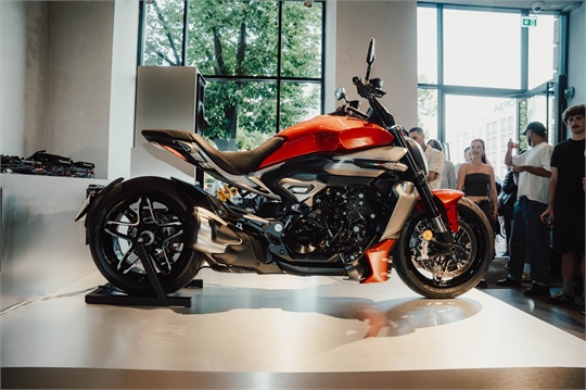 Ducati feiert die neue XDiavel V4 mit einem exklusiven Event im Highsnobiety Flagship Store in Berlin 