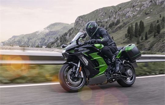 Ninja H2 SX und Ninja H2 SX SE jetzt inklusive Tourer-Kit 