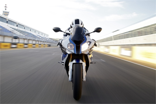 Intermot 2012: BMW Motorrad gibt Preise der BMW HP4 bekannt.