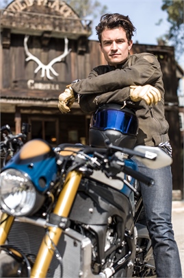 BMW Motorrad und Orlando Bloom präsentieren die BMW S 1000 R Custom. 