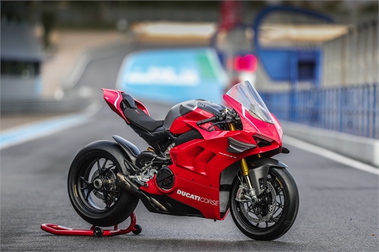 Ducati 4U-Wintercamp in Almeria mit Panigale V4 R im Testfuhrpark 