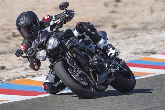 TRIUMPH feiert den Saisonbeginn mit einem exklusiven Stargast – der neuen Speed Triple