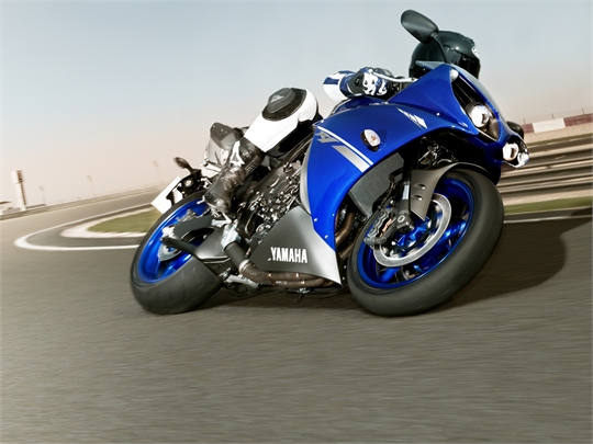 Yamaha entwickelt neue „Race-Blu“-Serie