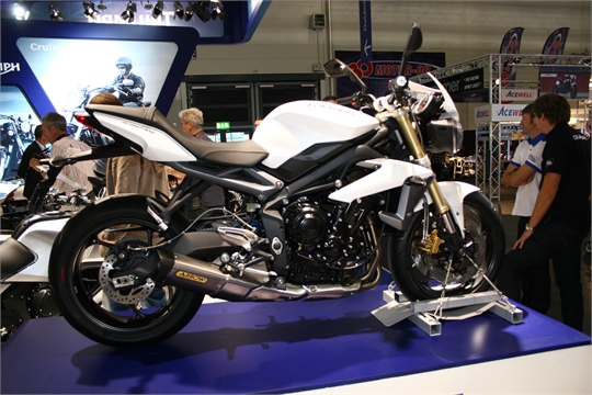 Intermot 2012: Triumph schärft die Street Triple