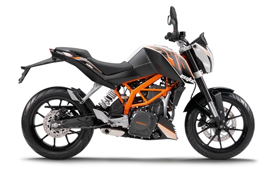 EICMA 2012: KTM 390 Duke Mit der 390 Duke Ab durch die Mitte