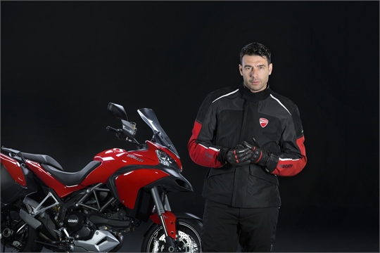 Ducati Multistrada mit serienmäßiger Airbag-Jacke