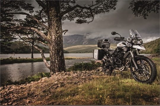 Triumph kooperiert mit Edelweiss Bike Travel