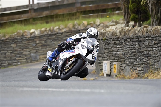 Historisches Triple für BMW auf der Isle of Man