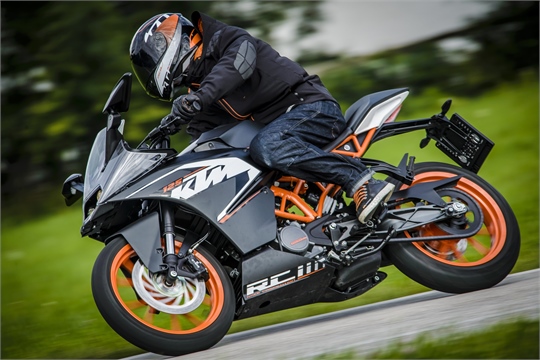 KTM RC 125 kommt serienmäßig mit ABS