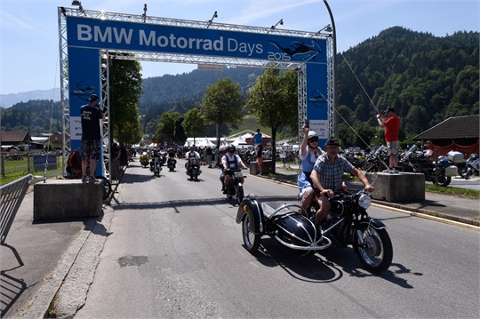 Weltgrößtes BMW-Motorrad-Treffen in Garmisch-Patenkirchen