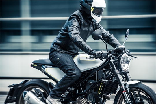 EICMA 2017: Vorstellung Husqvarna Vitpilen und Svartpilen: Stylisch zurück auf die Straße