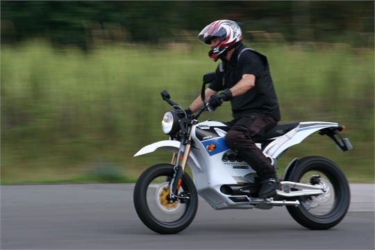 Zero zeigt im Internet die Reichweite seiner Elektromotorräder